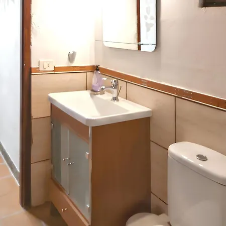 Feriehus Charming House With Shared Pool In