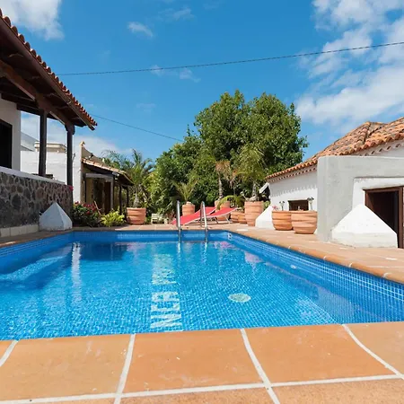 Charming House With Shared Pool In Feriehus *
