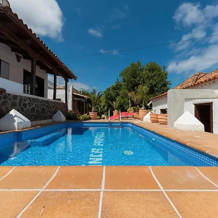 Feriehus Charming House With Shared Pool In *