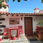 Charming House With Shared Pool In Σπίτι διακοπών