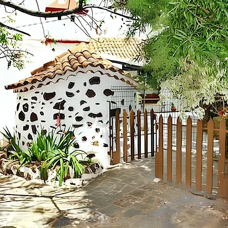 Charming House With Shared Pool In Holiday home