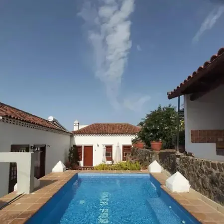 Charming House With Shared Pool In *