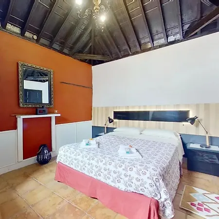 Charming House With Shared Pool In