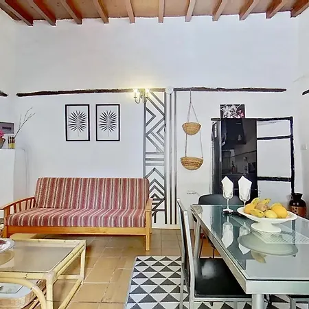 Charming House With Shared Pool In * La Laguna
