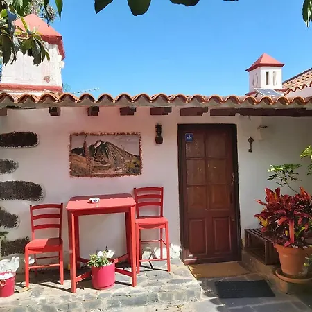 Charming House With Shared Pool In Nyaraló