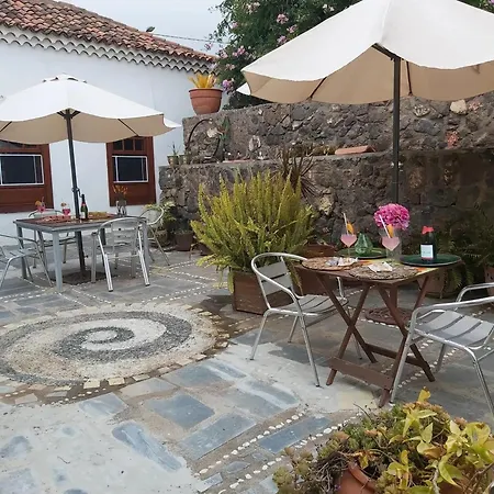 Ferienhaus Charming House With Shared Pool In