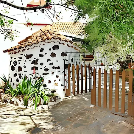 Charming House With Shared Pool In Casa vacanze La Laguna (Tenerife)