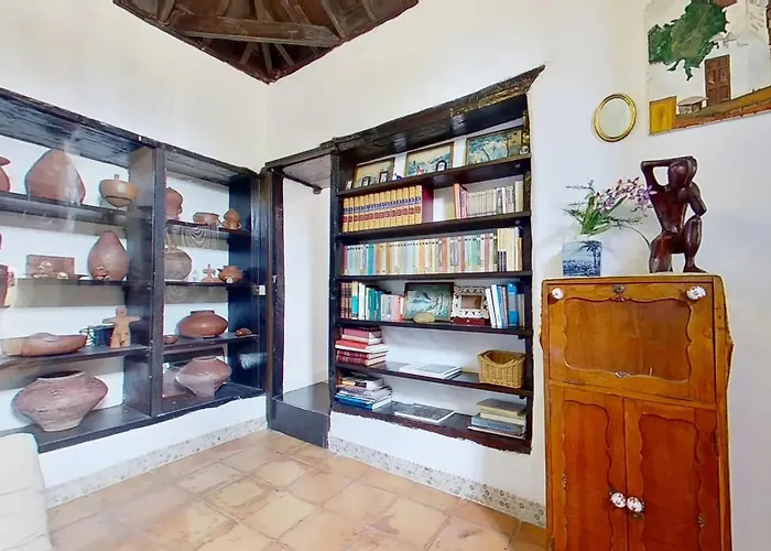 Charming House With Shared Pool In