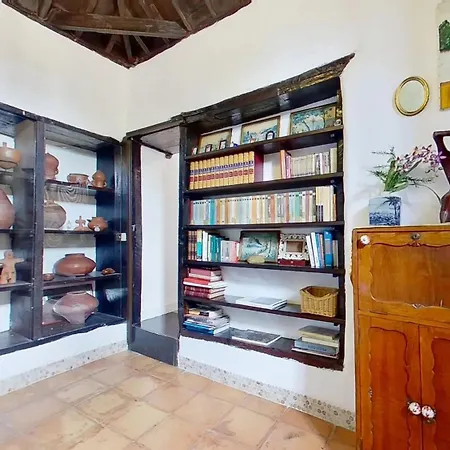 Charming House With Shared Pool In