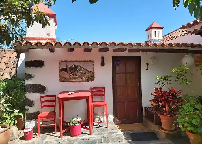 Charming House With Shared Pool In Nyaraló