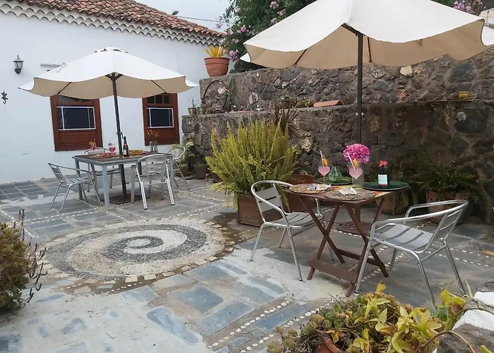 Nyaraló Charming House With Shared Pool In